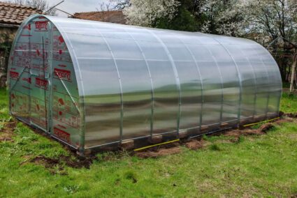 oranzheriya-3x6-100-sm-razstoyanie-agrofix.jpg Оранжерия с поликарбонат 3x6 метра с профил 40x20 мм – здрава конструкция